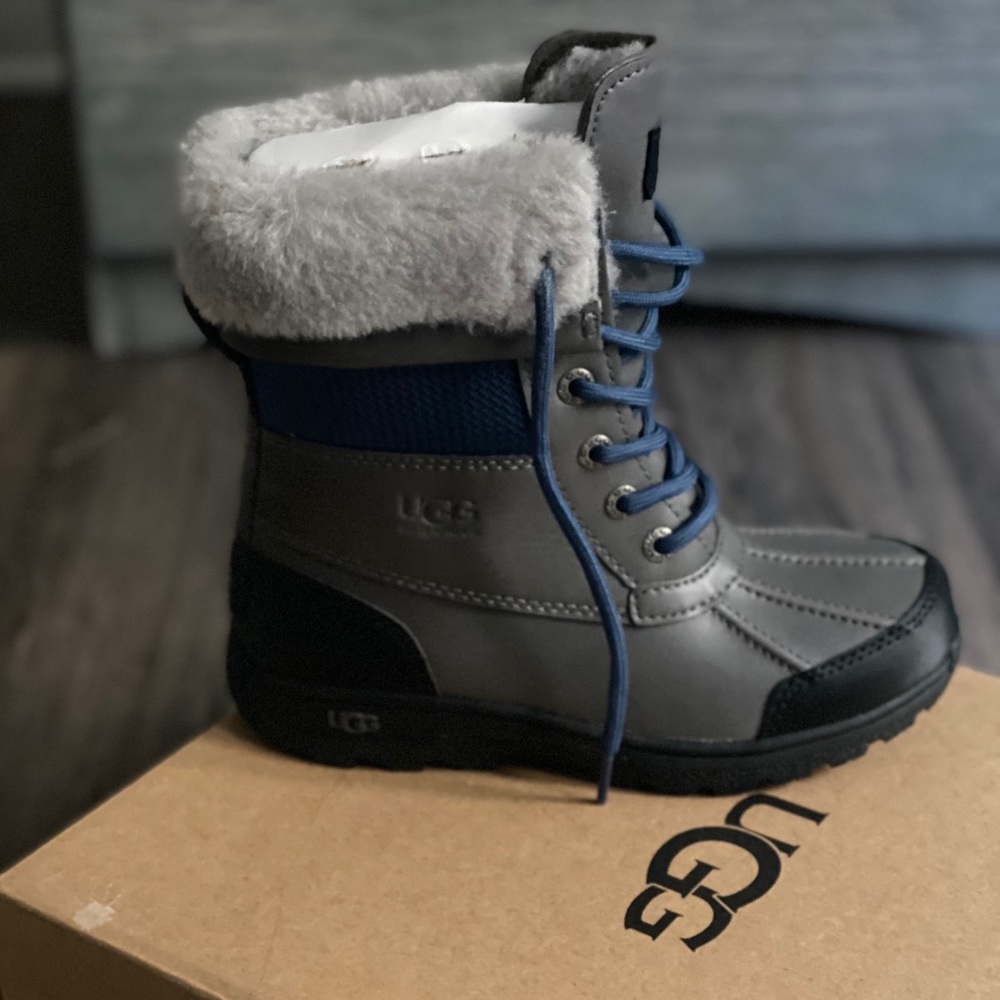 Kid Ugg boot size 2 Grey